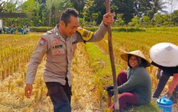Kunjungan Bhabinkamtibmas Kuripan Utara, Ajak Petani Dukung Ketahanan Pangan Nasional