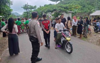 Demi Kelancaran Adat, Personel Polsek Sekotong Atur Arus Nyongkolan
