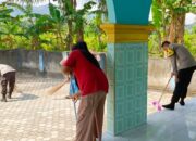 Bakti Religi Polsek Lembar: Ciptakan Lingkungan Ibadah Bersih dan Nyaman