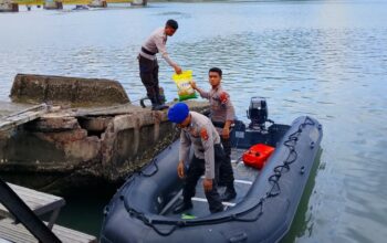 Polri Peduli, Polres Lombok Barat Gelar Gerakan Pangan Murah di Pesisir Lembar