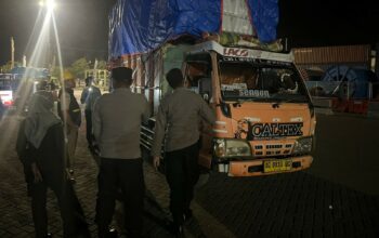 Polsek Kawasan Pelabuhan Lembar Cegah Gangguan Kamtibmas Lewat Pemeriksaan Bongkaran
