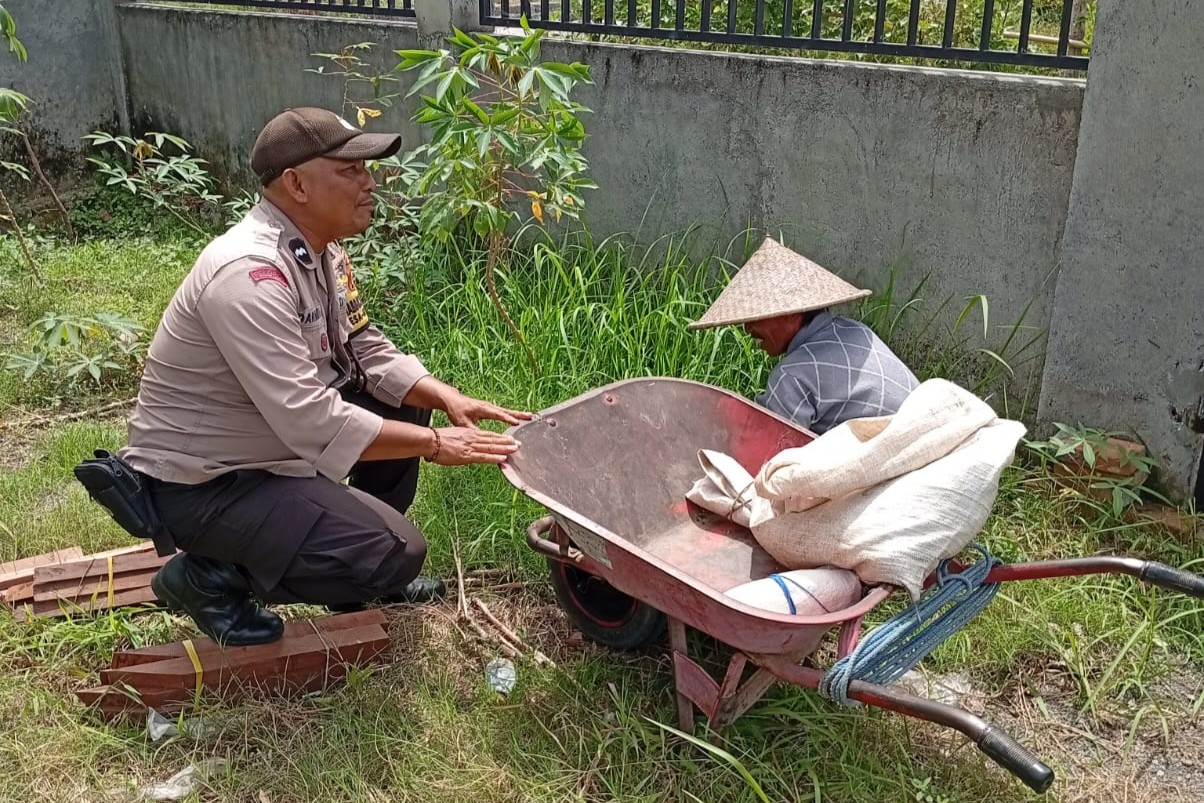 Polsek Labuapi Dorong Ketahanan Pangan Lewat Program Bhabinkamtibmas di Desa Merembu