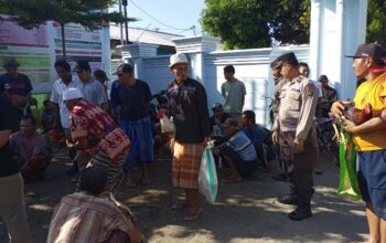 Kanit Binpolmas Polres Lombok Barat Gelar Pembinaan Kamtibmas di Pasar Segenter Lembar