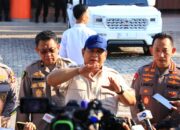 Prabowo: Polisi Terluka Saat Ricuh Akan Dapat Kenaikan Pangkat Luar Biasa