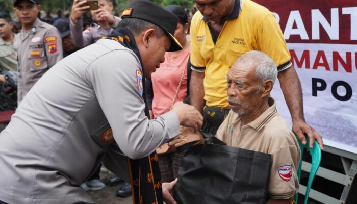 Bantuan Kemanusiaan Polri Tiba di Mauponggo, Disambut Antusias Warga dan Bupati