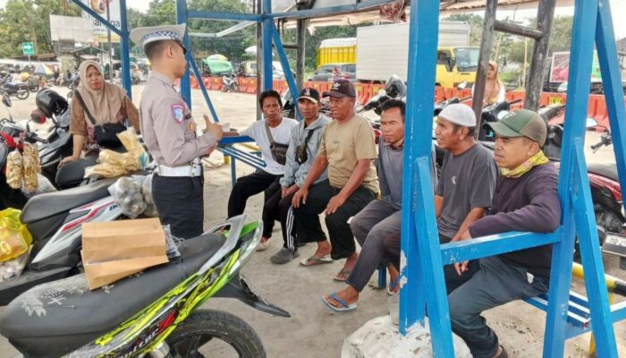 Polantas Menyapa Warga Labuapi, Edukasi Keselamatan Lalu Lintas di Pasar Jereneng