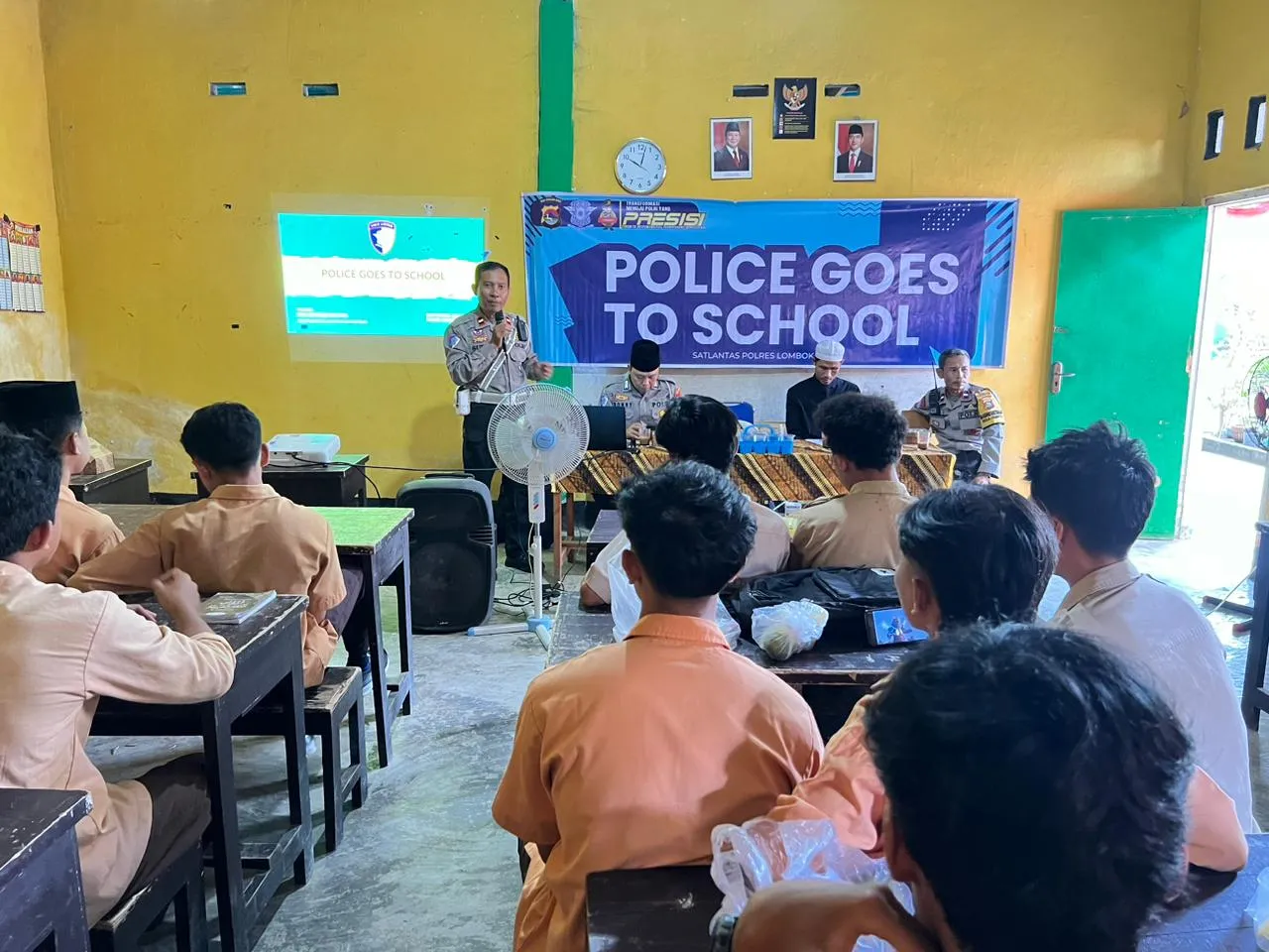 Sentuhan Humanis Polsek Sekotong, Patroli Jadi Ajang Silaturahmi