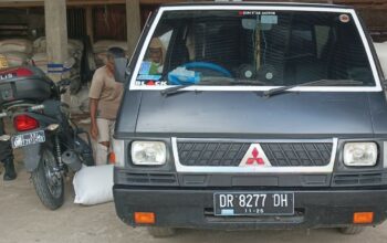 Demi Petani, Polsek Sekotong Pastikan Distribusi Jagung Aman