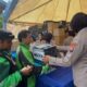 Polres Malang Kota Bagikan Ribuan Helm Kepada Pengemudi Ojol