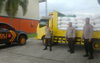 Dukung Ketahanan Pangan, Polsek Gerung Awasi Penyaluran 4,5 Ton Jagung